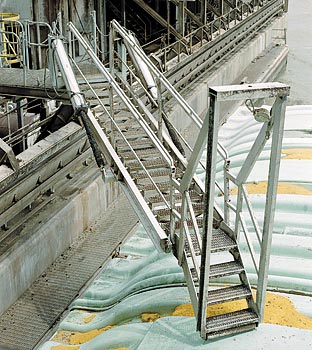 Access barge gangway4